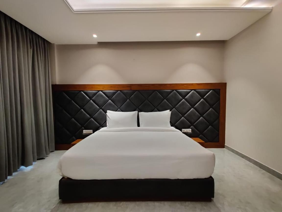 Hotel Parth Una  Exterior photo